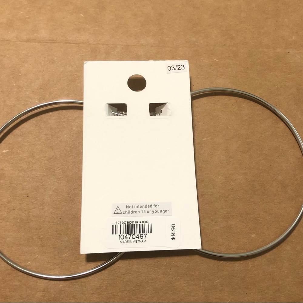 Express large metal hoop earrings - Picture 3 of 3